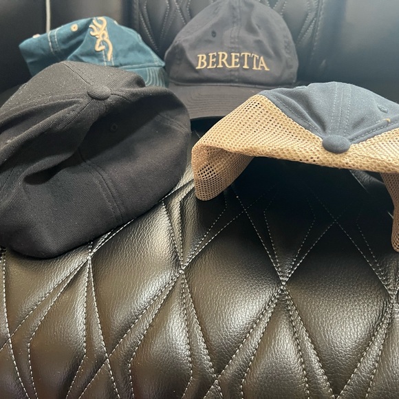 Black and Gold Hat Elegant Accessory - Picture 2 of 3